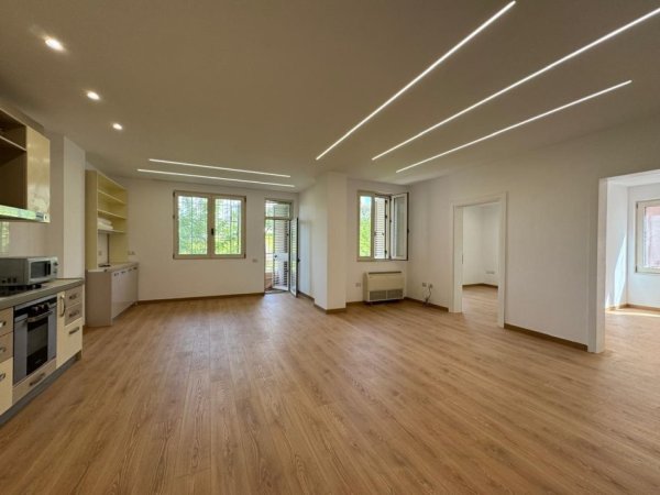 Tirane, shitet apartament 2+1+Ballkon Kati 3, 90 m² 139.000 € (Komuna e parisit)