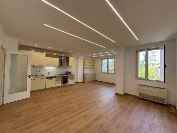 Tirane, shitet apartament 2+1+Ballkon Kati 3, 90 m² 139.000 € (Komuna e parisit)