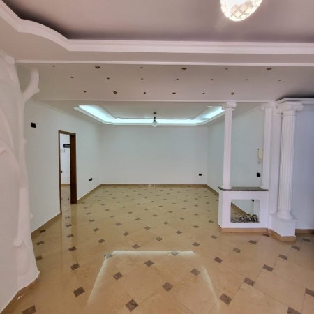 Tirane, jepet me qera zyre Kati 2, 170 m² 1.700 € (Bllok)