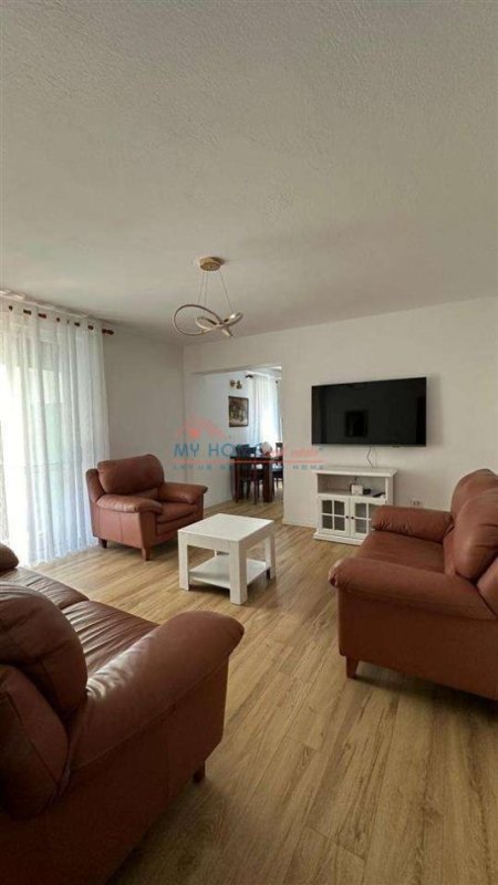 Tirane, jepet me qera apartament 2+1+Ballkon Kati 2, 100 m² 700 € (Rruga Sami Frasheri)