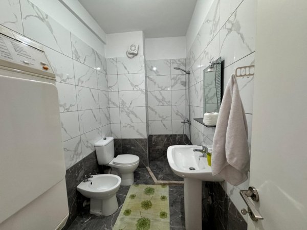 Tirane, jepet me qera apartament 1+1 Kati 2, 69 m² 500 € (Komuna E Parisit)