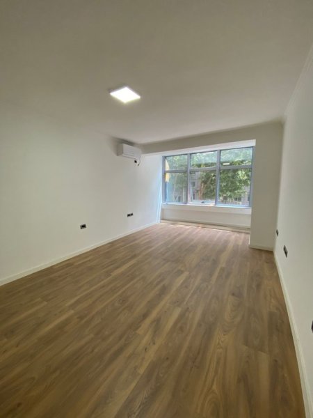 Tirane, jepet me qera zyre Kati 2, 80 m² 600 € (Rruga e Kavajes)