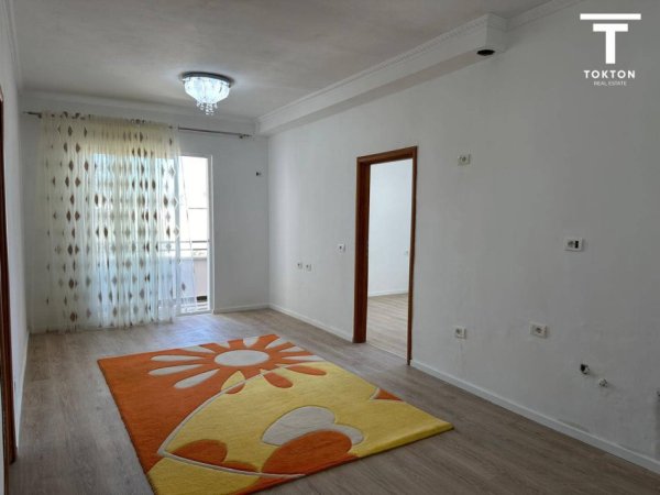 Tirane, shitet apartament 2+1 Kati 1, 84 m² 96.000 € (Rruga e Dajtit), TT 978