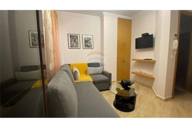 Tirane, jepet me qera apartament 1+1 Kati 8, 50 m² 500 € (Rruga Kavajes)