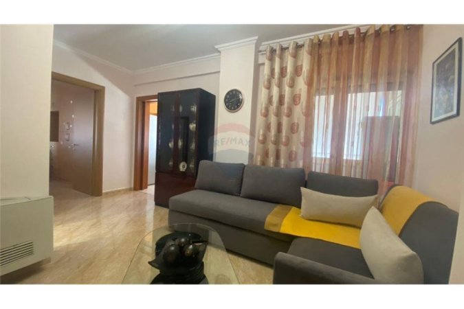 Tirane, jepet me qera apartament 1+1 Kati 8, 50 m² 500 € (Rruga Kavajes)