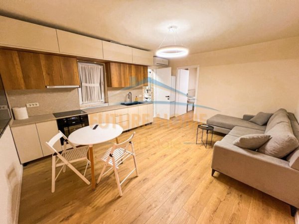 Tirane, shitet apartament 2+1 Kati 4, 57 m² 135.000 € (Rruga e Barrikadave)