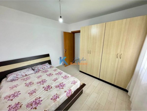 Tirane, jap me qera apartament 2+1+Ballkon Kati 5, 94 m² 350 € (Kthesa e Kamzes, kompleksi Malajzjan)