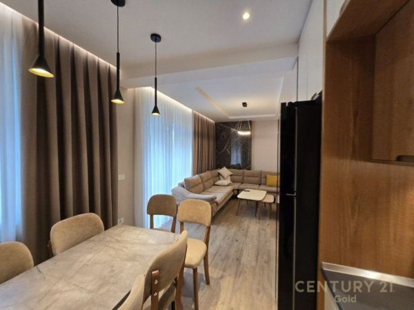 Tirane, shitet apartament 3+1+Ballkon Kati 5, 131 m² (selvia)