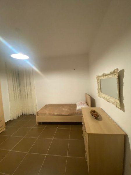 Tirane, jepet me qera apartament 2+1+Aneks+Ballkon Kati 3, 100 m² 550 € (Peti)