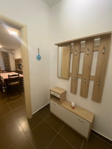 Tirane, jepet me qera apartament 2+1+Aneks+Ballkon Kati 3, 100 m² 550 € (Peti)