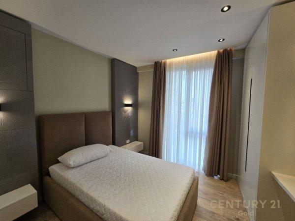 Tirane, shitet apartament 3+1+Ballkon Kati 5, 131 m² (selvia)