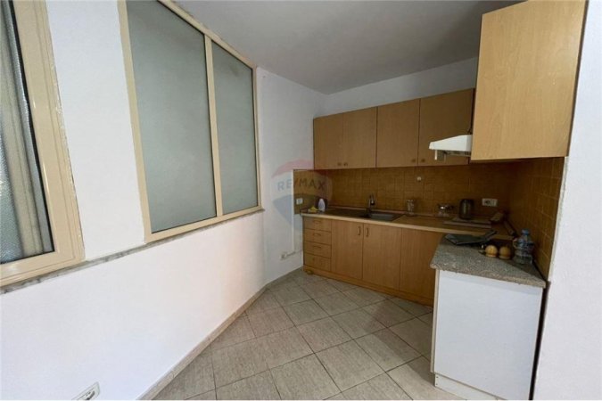 Tirane, jepet me qera apartament 2+1 Kati 2, 72 m² 400 € (Myslym Shyri)