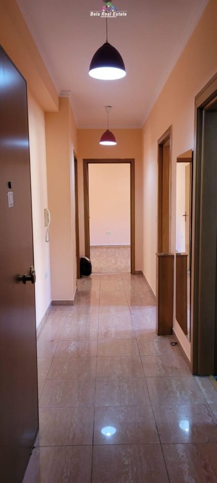 Tirane, jepet me qera zyre Kati 4, 90 m² 470 € (qender)