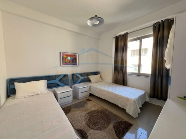 Tirane, jepet me qera apartament 2+1 Kati 4, 100 m² 600 € (Myskym Shyri)