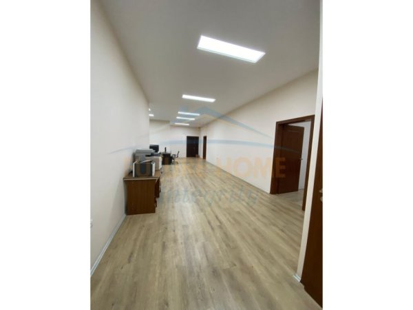 Tirane, jepet me qera zyre Kati 0, 190 m² 2.800 € (Shallvaret)