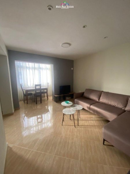 Tirane, jepet me qera apartament 1+1+Ballkon Kati 3, 60 m² 400 € (prane pasticeri tito)