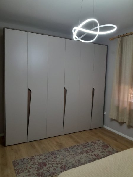 Tirane, jepet me qera apartament 2+1 Kati 1, 70 m² 500 € (medreseja)