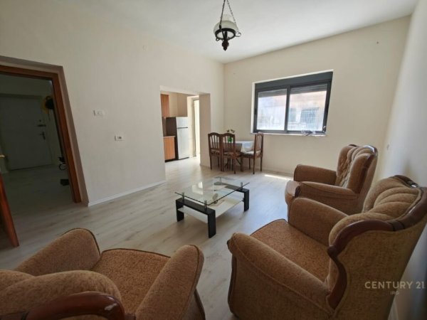 Tirane, jepet me qera apartament 2+1 Kati 2, 98 m² 450 € (Hoxha Tahsim IRG94990)