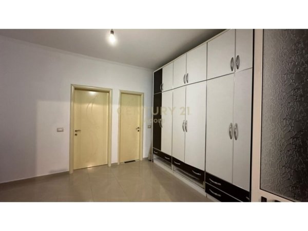 Tirane, jepet me qera apartament 2+1 Kati 1, 70 m² 450 € 