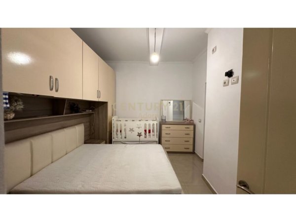 Tirane, jepet me qera apartament 2+1 Kati 1, 70 m² 450 € 