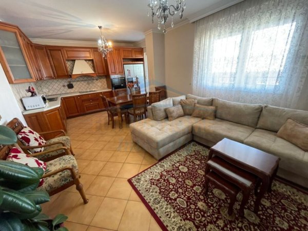 Tirane, jepet me qera apartament 2+1 Kati 10, 90 m² 1.200 € (Rruga e Elbasanir Stadiumi, Air Albania)