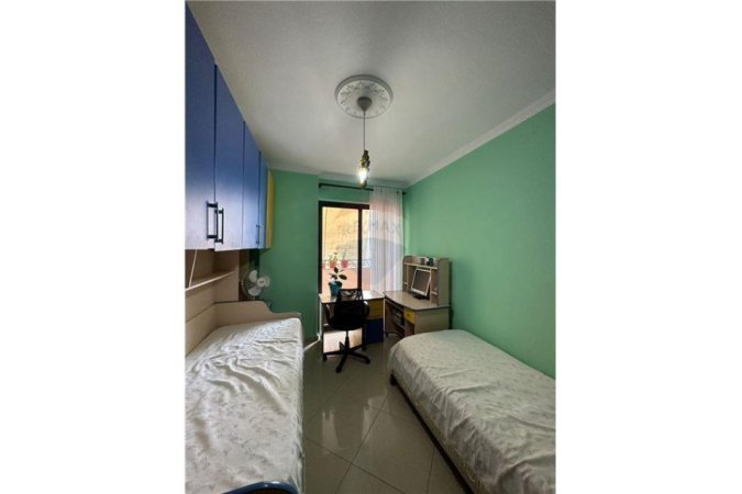 Tirane, jepet me qera apartament 1+1 Kati 7, 100 m² 500 € (astir)