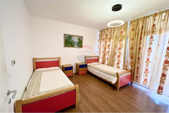 Tirane, jepet me qera Vile 2+1+Ballkon Kati 3, 130 m² 600 € (rruga e elbasanit)