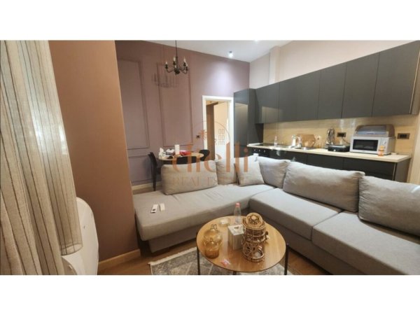 Tirane, shitet apartament 2+1+2 Ballkon Kati 1, 107 m² 149.800 € (Liqeni i Thate, Rruga Peti)