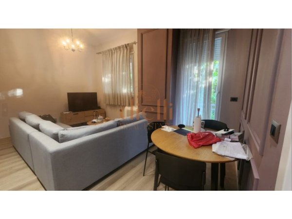 Tirane, shitet apartament 2+1+2 Ballkon Kati 1, 107 m² 149.800 € (Liqeni i Thate, Rruga Peti)