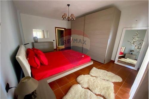 Tirane, jepet me qera apartament 2+1 Kati 10, 124 m² 600 € (Komuna e Parisit, Shqipëri)