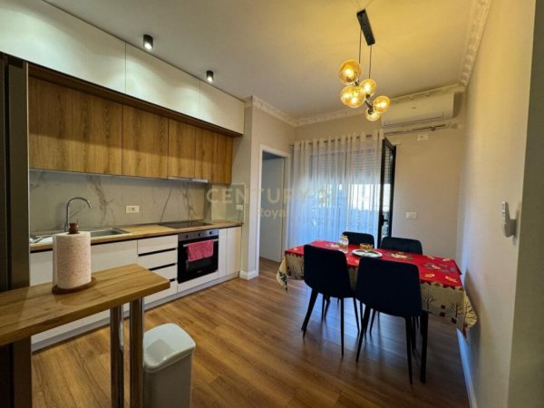 Tirane, jepet me qera apartament 2+1 Kati 3, 79 m² 600 € (Rruga e Dibres)