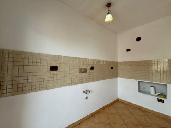 Tirane, shitet apartament 2+1 Kati 5, 79 m² 120.000 € (tek Gjimnazi Partizani)