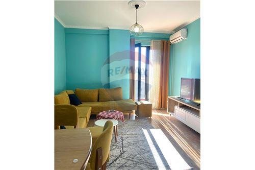 Tirane, jepet me qera apartament 1+1 Kati 4, 60 m² 500 € (Rruga e Dibrës - Farmacia 10, Shqipëri)