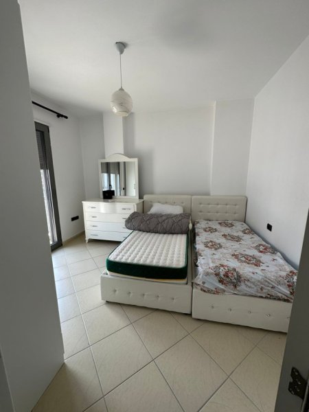 Tirane, jepet me qera apartament 2+1 , 95 m² 650 € (rruga kosovarve)