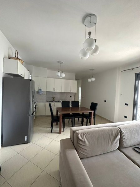 Tirane, jepet me qera apartament 2+1 , 95 m² 650 € (rruga kosovarve)