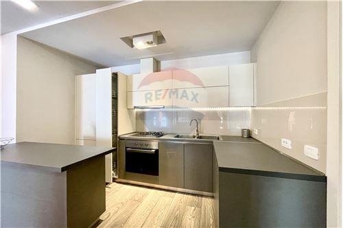 Tirane, jepet me qera apartament 1+1 Kati 6, 75 m² 650 € (Kompleksi Delijorgji, Shqipëri)