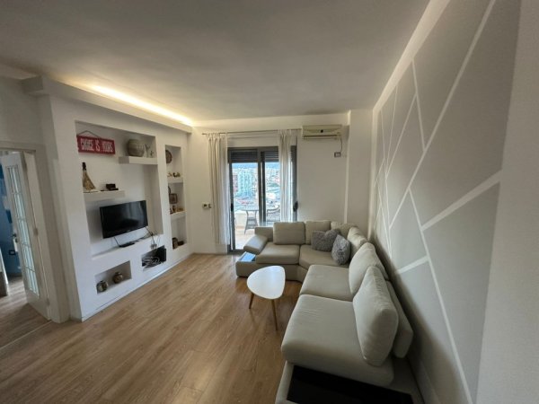 Tirane, jepet me qera apartament 2+1+Ballkon Kati 6, 103 m² 500 € (Brryli)