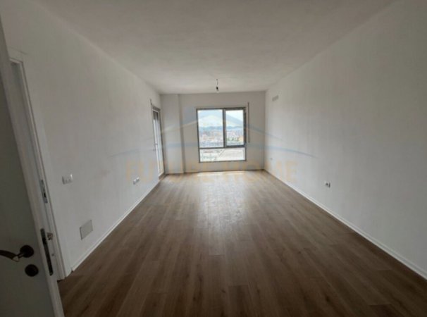 Tirane, shitet apartament 2+1+2 Kati 7, 87 m² 150.000 € (Porcelan)