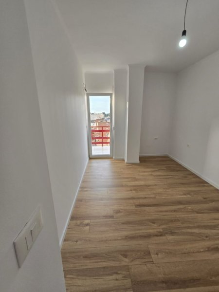 Tirane, shitet apartament 2+1 Kati 5, 75 m² 132.000 € (Xhamlliku)