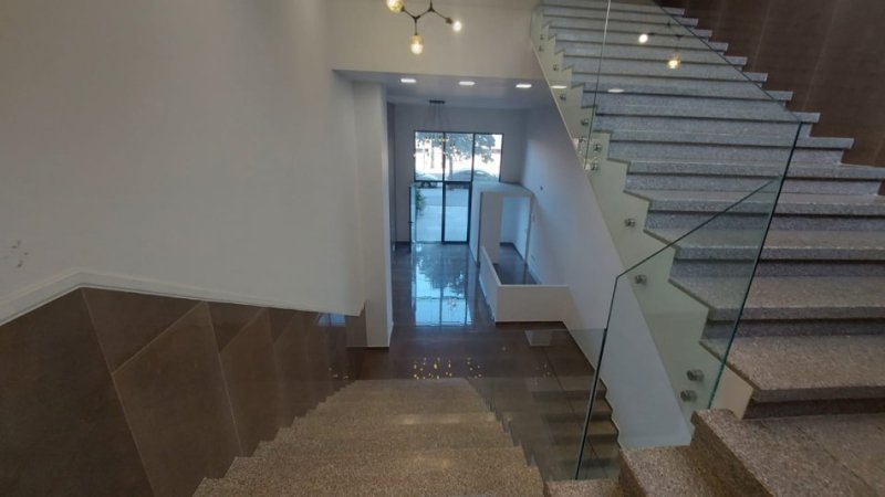 Tirane, shitet ambjent biznesi Kati 1, 42 m² 126.600 € (Pediatria)