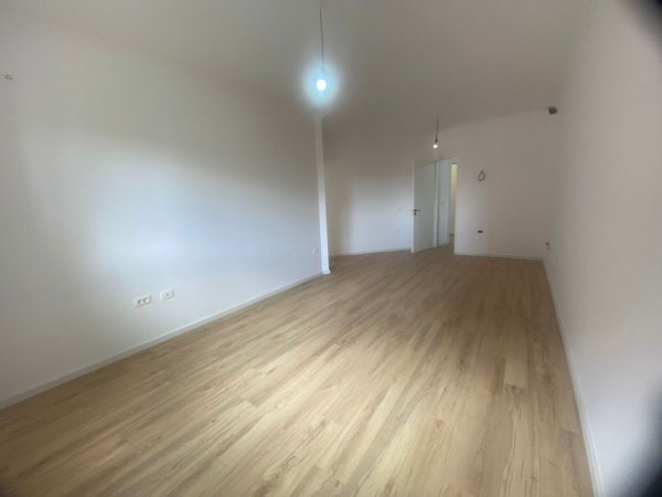 Tirane, shitet apartament 1+1 Kati 5, 70 m² 135.000 € (5 Maj)