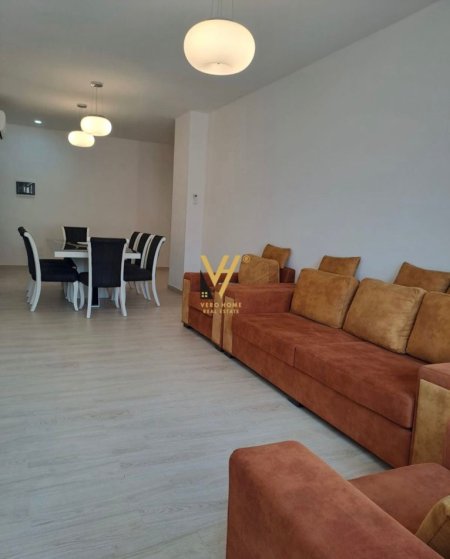 Tirane, jepet me qera apartament 2+1+Ballkon Kati 4, 100 m² 850 € (RRUGA FORTUZI)