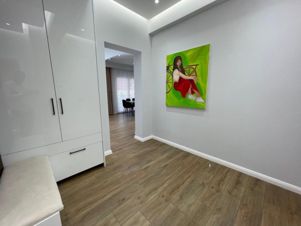 Tirane, jepet me qera apartament 1+1+Aneks+Ballkon Kati 2, 70 m² 830 € (Rruga Durresit)