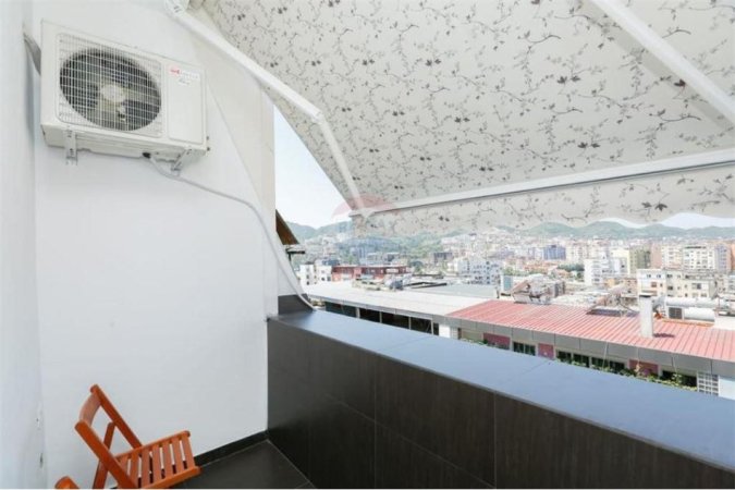 Tirane, jepet me qera 2+1+Ballkon Kati 10, 90 m² 750 € (petronini)