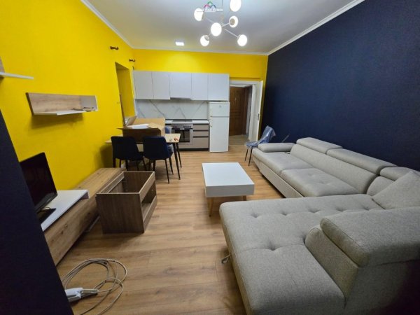 Tirane, jepet me qera apartament Kati 1, 70 m² 450 € (Ish Restorant Durresi, Rruga Ferit Xhajko)