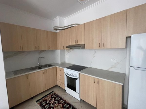 Tirane, jepet me qera apartament 2+1 Kati 5, 95 m² 470 € (yzberisht)