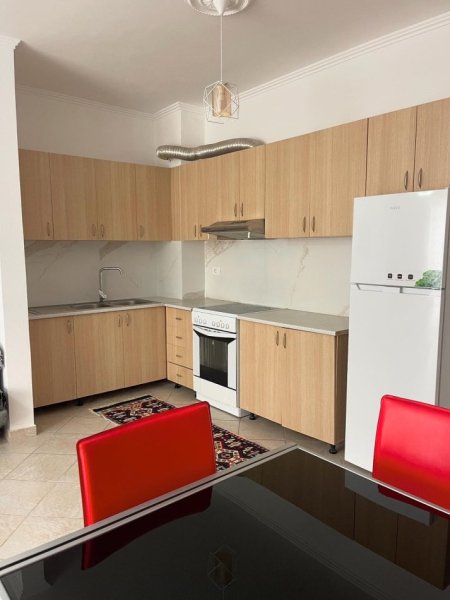 Tirane, jepet me qera apartament 2+1 Kati 5, 95 m² 470 € (yzberisht)