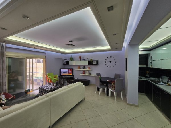 Vlore, shitet apartament 1+1+Aneks+Ballkon , 100 m² 175.000 € (Dhimiter Konomi)