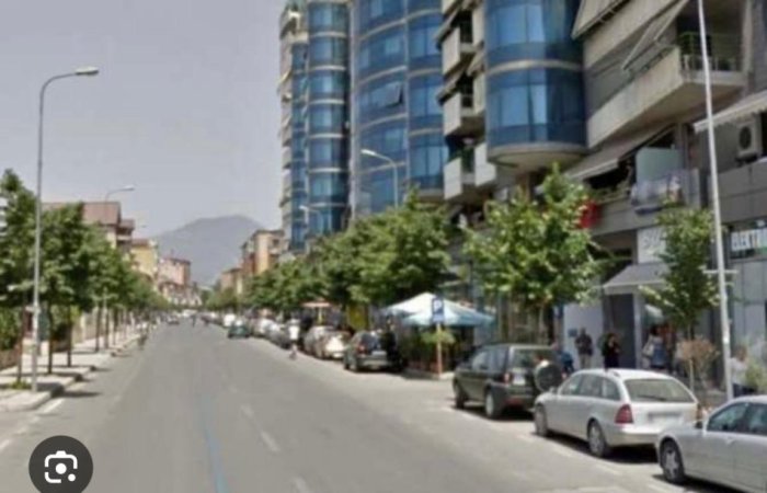Tirane, shes dyqan Kati 0, 57 m² 350.000 € (dibres)