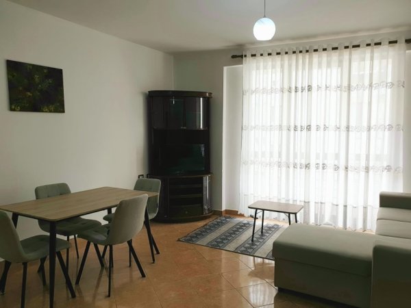 Tirane, jepet  me qera apartament 2+1+Ballkon Kati 4, 100 m² 400 € (Thoma Koxhaj)